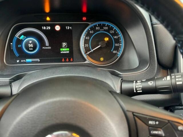 Белый Ниссан Лиф, объемом двигателя 0 л и пробегом 113 тыс. км за 12500 $, фото 10 на Automoto.ua