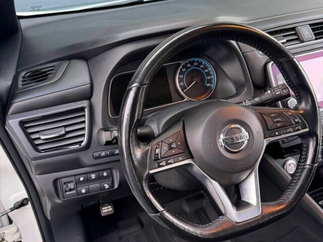 Белый Ниссан Лиф, объемом двигателя 0 л и пробегом 113 тыс. км за 12500 $, фото 7 на Automoto.ua