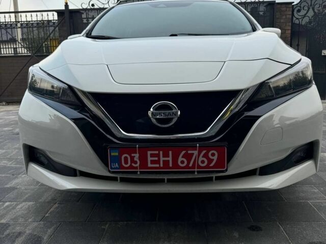 Белый Ниссан Лиф, объемом двигателя 0 л и пробегом 113 тыс. км за 12500 $, фото 1 на Automoto.ua