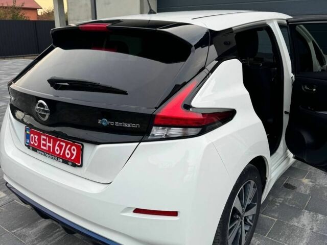 Белый Ниссан Лиф, объемом двигателя 0 л и пробегом 113 тыс. км за 12500 $, фото 4 на Automoto.ua