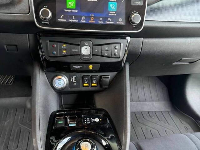 Белый Ниссан Лиф, объемом двигателя 0 л и пробегом 113 тыс. км за 12500 $, фото 9 на Automoto.ua