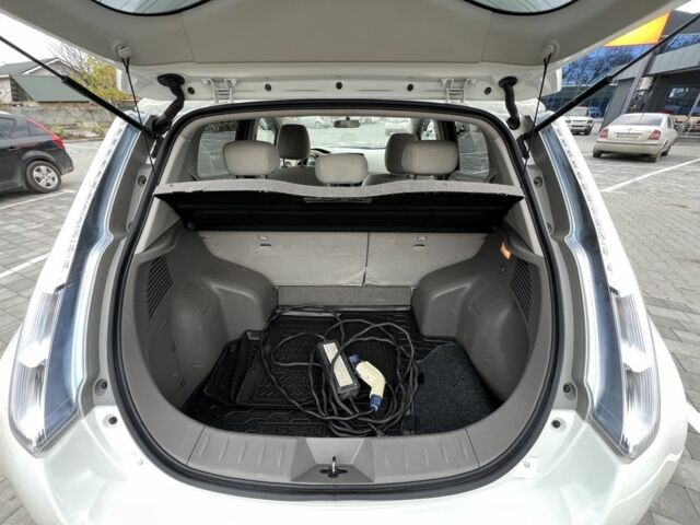 Белый Ниссан Лиф, объемом двигателя 0 л и пробегом 120 тыс. км за 4800 $, фото 4 на Automoto.ua