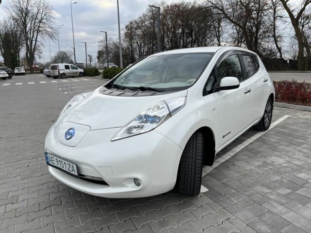 Белый Ниссан Лиф, объемом двигателя 0 л и пробегом 120 тыс. км за 4800 $, фото 1 на Automoto.ua