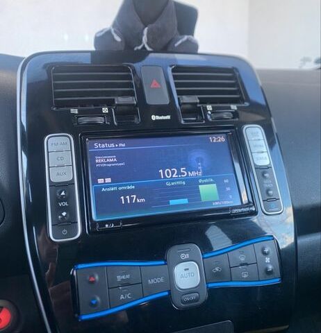 Білий Ніссан Ліф, об'ємом двигуна 0 л та пробігом 125 тис. км за 6100 $, фото 5 на Automoto.ua