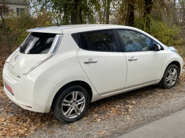 Білий Ніссан Ліф, об'ємом двигуна 0 л та пробігом 125 тис. км за 6100 $, фото 2 на Automoto.ua