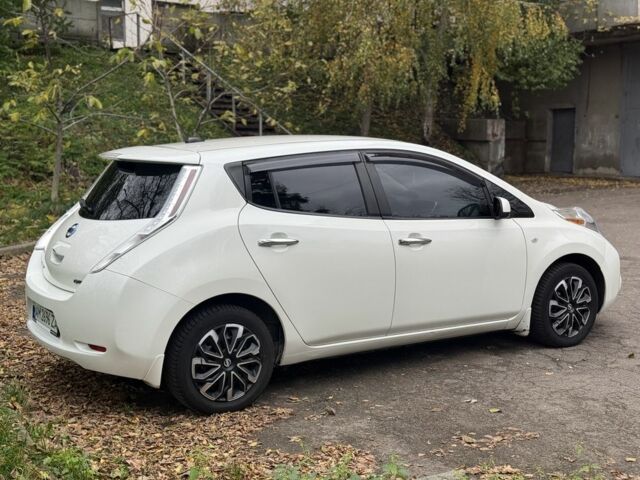 Белый Ниссан Лиф, объемом двигателя 0 л и пробегом 166 тыс. км за 6500 $, фото 3 на Automoto.ua