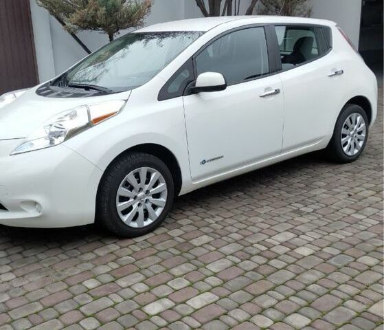Белый Ниссан Лиф, объемом двигателя 0 л и пробегом 92 тыс. км за 7200 $, фото 1 на Automoto.ua