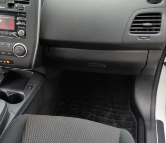 Белый Ниссан Лиф, объемом двигателя 0 л и пробегом 92 тыс. км за 7200 $, фото 22 на Automoto.ua