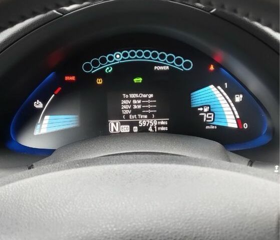 Белый Ниссан Лиф, объемом двигателя 0 л и пробегом 92 тыс. км за 7200 $, фото 7 на Automoto.ua