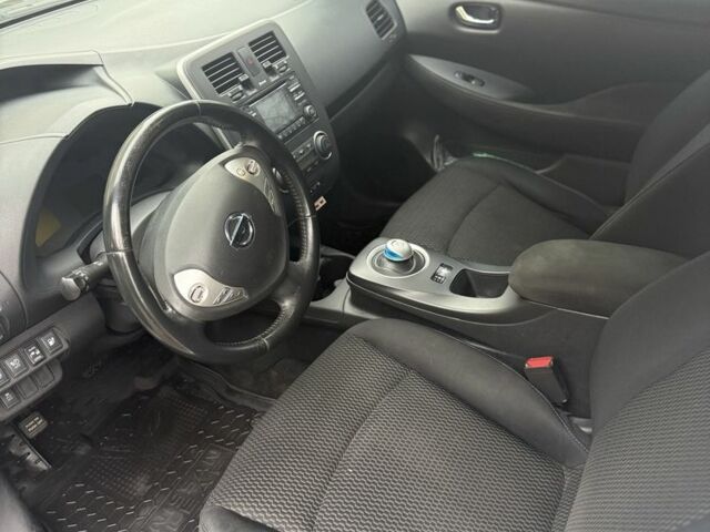 Белый Ниссан Лиф, объемом двигателя 0 л и пробегом 166 тыс. км за 6500 $, фото 7 на Automoto.ua