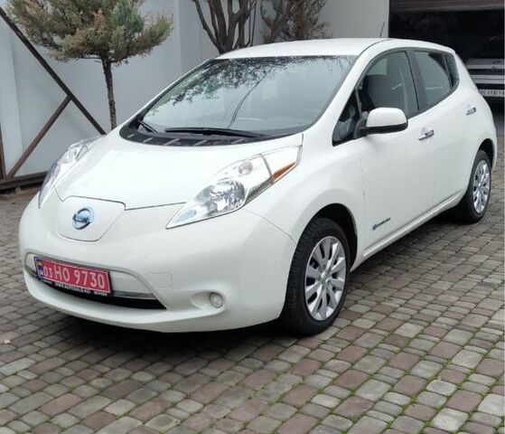 Белый Ниссан Лиф, объемом двигателя 0 л и пробегом 92 тыс. км за 7200 $, фото 6 на Automoto.ua