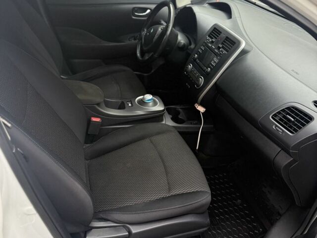 Белый Ниссан Лиф, объемом двигателя 0 л и пробегом 166 тыс. км за 6500 $, фото 6 на Automoto.ua