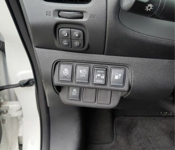 Белый Ниссан Лиф, объемом двигателя 0 л и пробегом 92 тыс. км за 7200 $, фото 8 на Automoto.ua