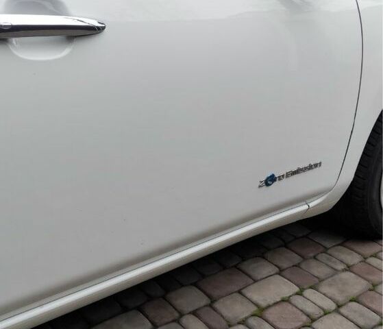 Белый Ниссан Лиф, объемом двигателя 0 л и пробегом 92 тыс. км за 7200 $, фото 13 на Automoto.ua