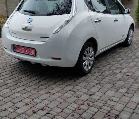 Белый Ниссан Лиф, объемом двигателя 0 л и пробегом 92 тыс. км за 7200 $, фото 4 на Automoto.ua