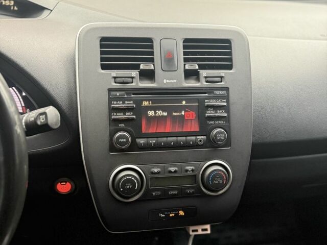 Белый Ниссан Лиф, объемом двигателя 0 л и пробегом 166 тыс. км за 6500 $, фото 10 на Automoto.ua