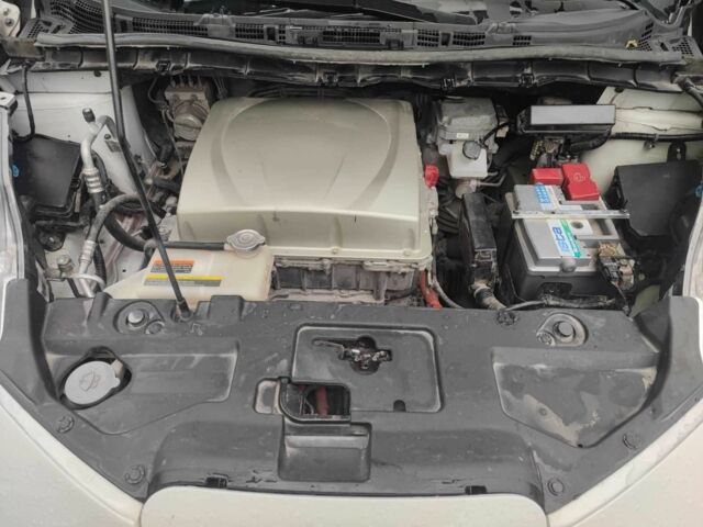 Белый Ниссан Лиф, объемом двигателя 0 л и пробегом 97 тыс. км за 6700 $, фото 10 на Automoto.ua