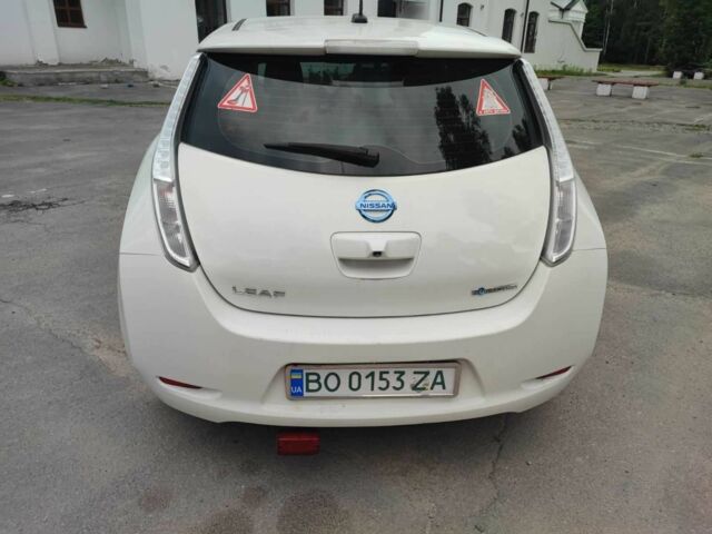 Белый Ниссан Лиф, объемом двигателя 0 л и пробегом 97 тыс. км за 6700 $, фото 8 на Automoto.ua