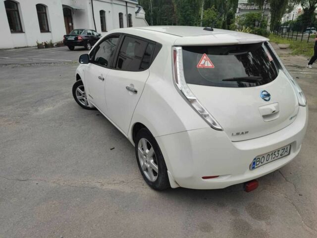 Белый Ниссан Лиф, объемом двигателя 0 л и пробегом 97 тыс. км за 6700 $, фото 5 на Automoto.ua