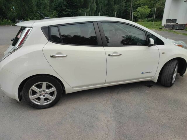 Белый Ниссан Лиф, объемом двигателя 0 л и пробегом 97 тыс. км за 6700 $, фото 4 на Automoto.ua