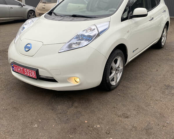 Бежевый Ниссан Лиф, объемом двигателя 0 л и пробегом 105 тыс. км за 4900 $, фото 2 на Automoto.ua