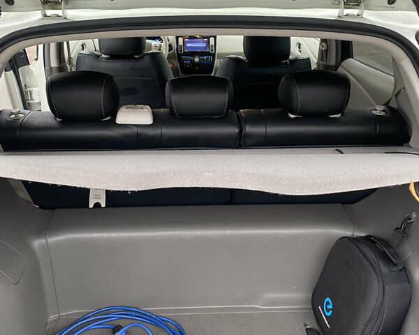 Бежевый Ниссан Лиф, объемом двигателя 0 л и пробегом 105 тыс. км за 4900 $, фото 5 на Automoto.ua