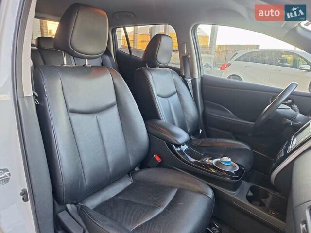 Бежевый Ниссан Лиф, объемом двигателя 0 л и пробегом 102 тыс. км за 7200 $, фото 21 на Automoto.ua