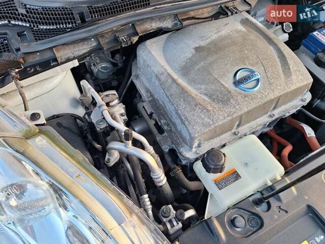 Бежевый Ниссан Лиф, объемом двигателя 0 л и пробегом 102 тыс. км за 7200 $, фото 30 на Automoto.ua
