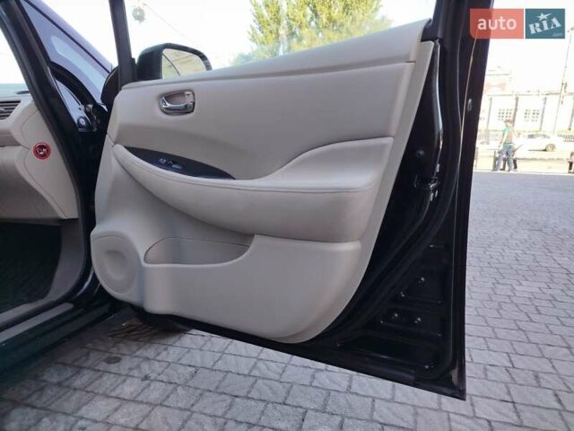 Черный Ниссан Лиф, объемом двигателя 0 л и пробегом 126 тыс. км за 4750 $, фото 12 на Automoto.ua