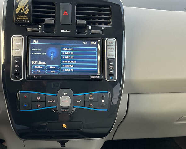 Черный Ниссан Лиф, объемом двигателя 0 л и пробегом 170 тыс. км за 5200 $, фото 11 на Automoto.ua