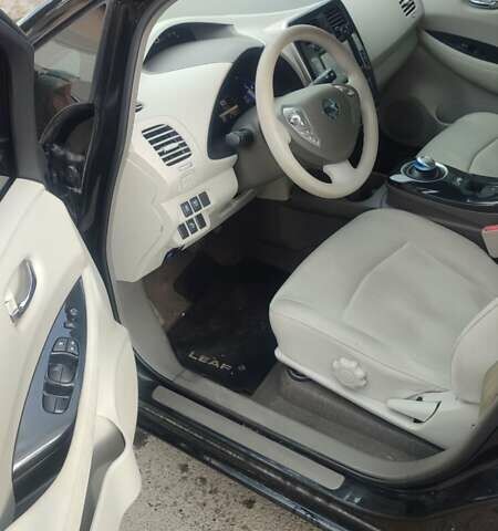 Черный Ниссан Лиф, объемом двигателя 0 л и пробегом 96 тыс. км за 4990 $, фото 13 на Automoto.ua