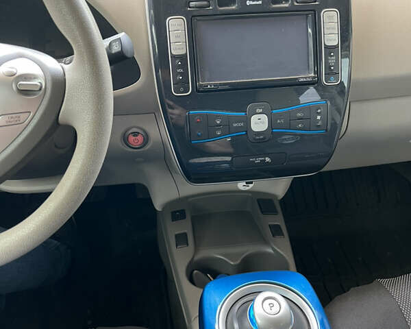 Чорний Ніссан Ліф, об'ємом двигуна 0 л та пробігом 135 тис. км за 9700 $, фото 10 на Automoto.ua