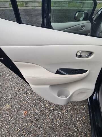 Черный Ниссан Лиф, объемом двигателя 0 л и пробегом 88 тыс. км за 4500 $, фото 6 на Automoto.ua