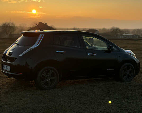 Черный Ниссан Лиф, объемом двигателя 0 л и пробегом 120 тыс. км за 5200 $, фото 8 на Automoto.ua