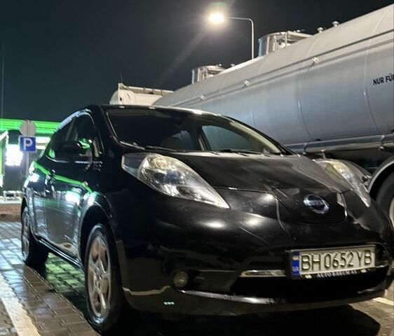 Черный Ниссан Лиф, объемом двигателя 0 л и пробегом 79 тыс. км за 4800 $, фото 3 на Automoto.ua