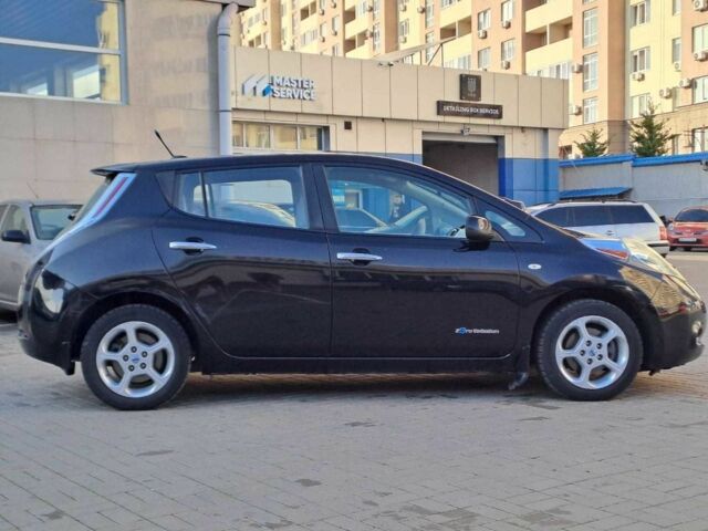 Черный Ниссан Лиф, объемом двигателя 0 л и пробегом 173 тыс. км за 5240 $, фото 16 на Automoto.ua