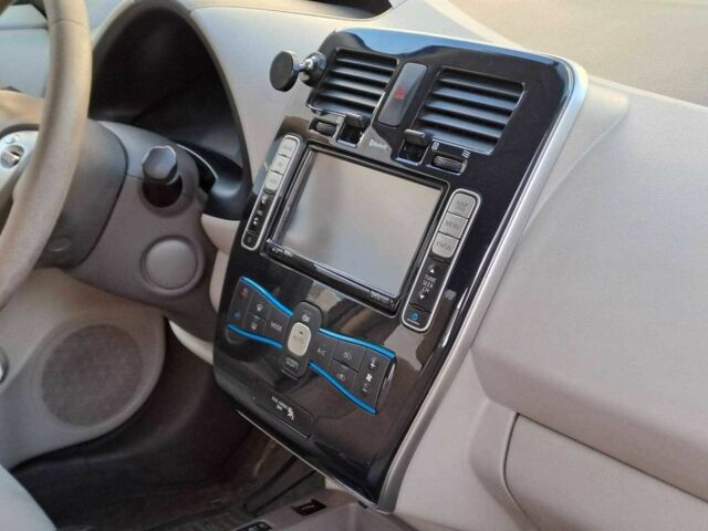 Черный Ниссан Лиф, объемом двигателя 0 л и пробегом 173 тыс. км за 5240 $, фото 4 на Automoto.ua