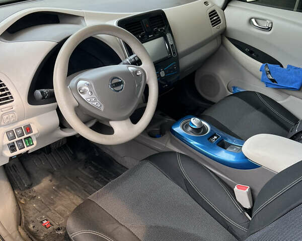 Чорний Ніссан Ліф, об'ємом двигуна 0 л та пробігом 135 тис. км за 9700 $, фото 9 на Automoto.ua