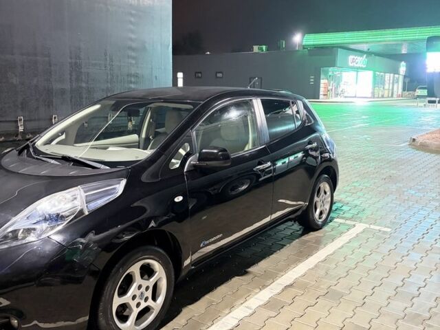 Черный Ниссан Лиф, объемом двигателя 0 л и пробегом 79 тыс. км за 4800 $, фото 2 на Automoto.ua