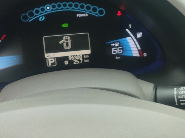 Черный Ниссан Лиф, объемом двигателя 0 л и пробегом 96 тыс. км за 4700 $, фото 5 на Automoto.ua