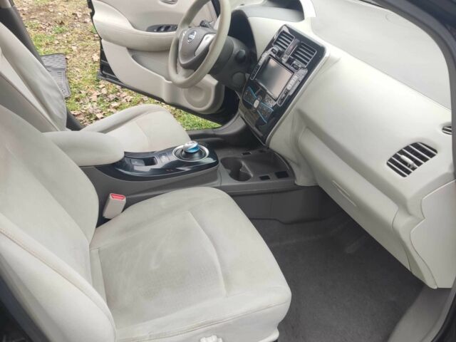 Черный Ниссан Лиф, объемом двигателя 0 л и пробегом 137 тыс. км за 5700 $, фото 10 на Automoto.ua