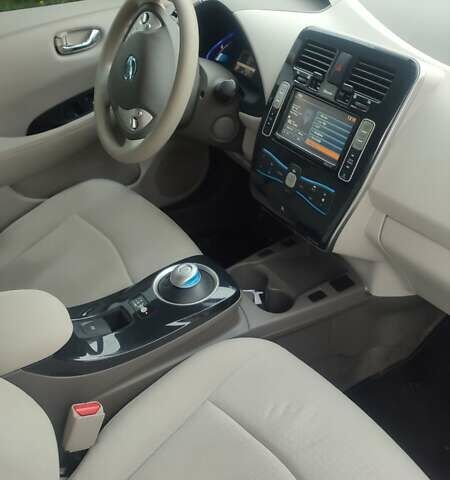 Черный Ниссан Лиф, объемом двигателя 0 л и пробегом 96 тыс. км за 4990 $, фото 10 на Automoto.ua