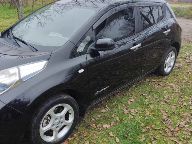 Черный Ниссан Лиф, объемом двигателя 0 л и пробегом 137 тыс. км за 5700 $, фото 6 на Automoto.ua