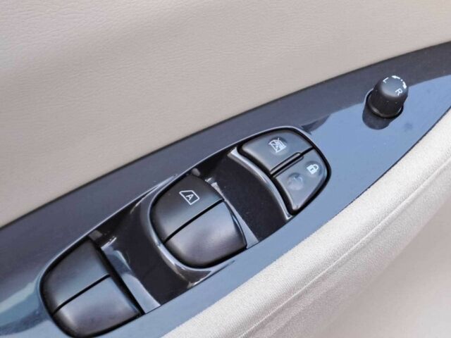 Черный Ниссан Лиф, объемом двигателя 0 л и пробегом 173 тыс. км за 5240 $, фото 12 на Automoto.ua