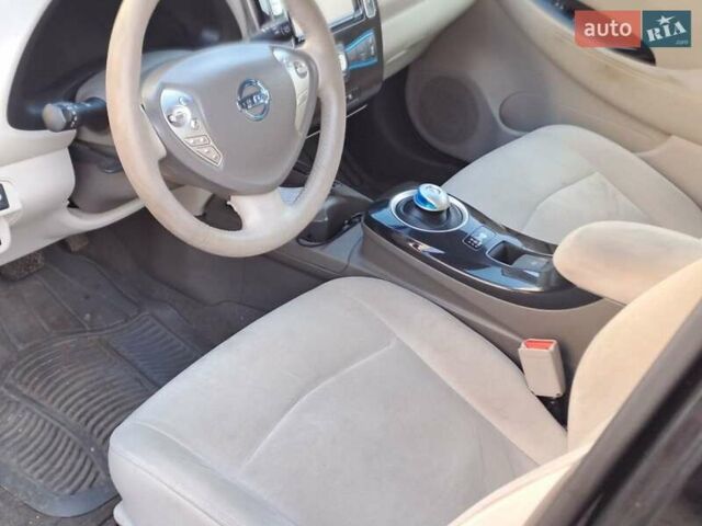 Черный Ниссан Лиф, объемом двигателя 0 л и пробегом 173 тыс. км за 5240 $, фото 11 на Automoto.ua