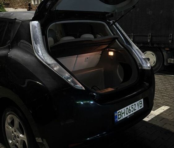 Черный Ниссан Лиф, объемом двигателя 0 л и пробегом 79 тыс. км за 4800 $, фото 18 на Automoto.ua