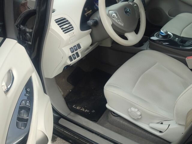 Черный Ниссан Лиф, объемом двигателя 0 л и пробегом 96 тыс. км за 4700 $, фото 7 на Automoto.ua