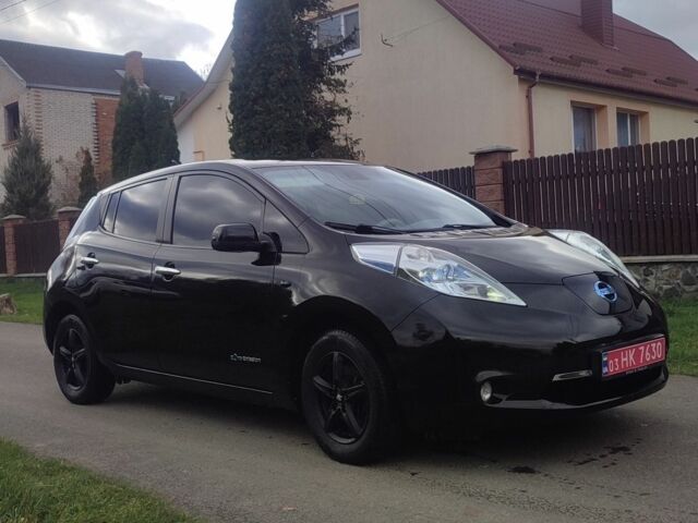 Черный Ниссан Лиф, объемом двигателя 0 л и пробегом 96 тыс. км за 4700 $, фото 1 на Automoto.ua