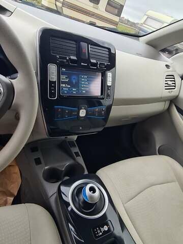 Черный Ниссан Лиф, объемом двигателя 0 л и пробегом 88 тыс. км за 4500 $, фото 1 на Automoto.ua