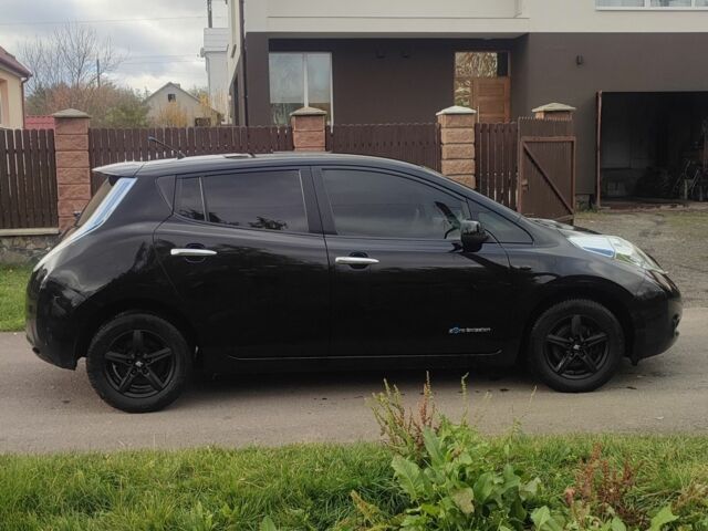 Черный Ниссан Лиф, объемом двигателя 0 л и пробегом 96 тыс. км за 4700 $, фото 6 на Automoto.ua